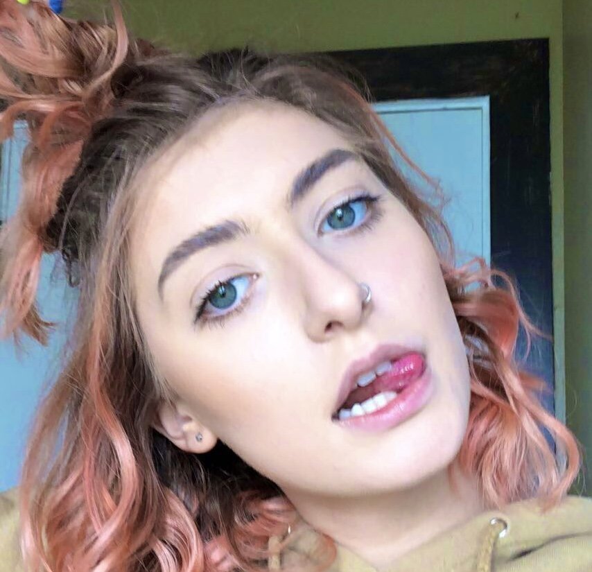 Chubby Slut Spreads Her Ass And Beef Curtains For All To See #UOCtQaAn