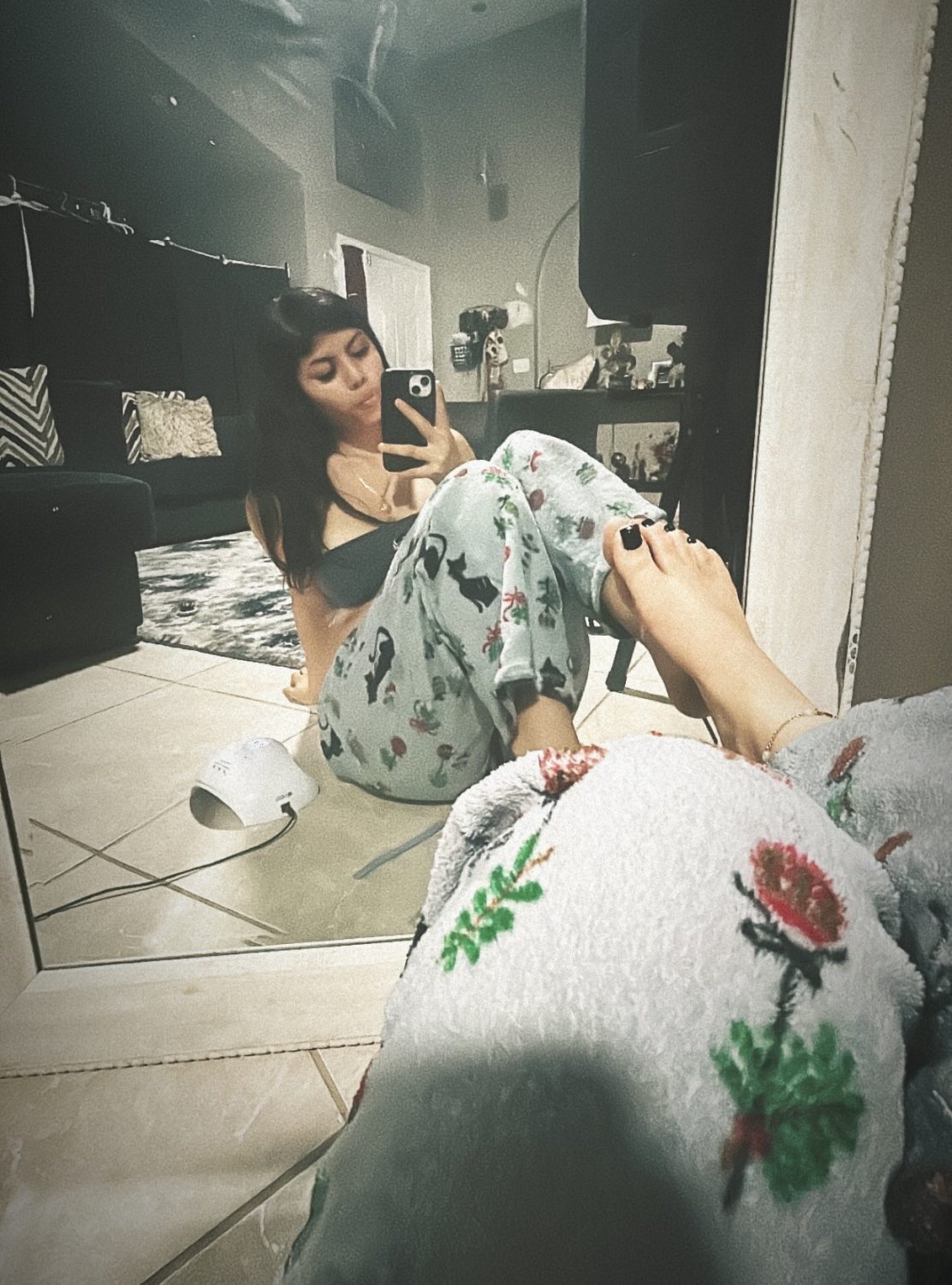 sluts showing off their pretty feet 🤤 #QE1FW4Eh