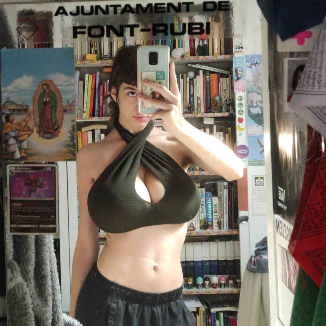 Ella is so busty #HeCf4gmm